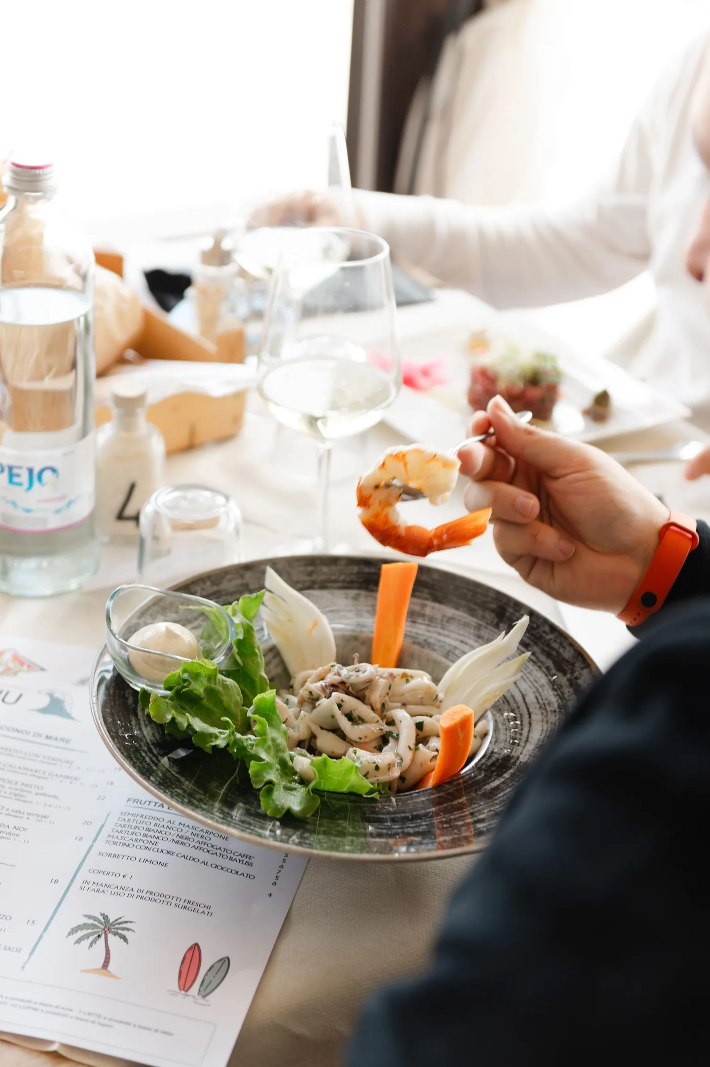 Insalata di mare con calamari e gambero